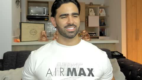 bradleymartin7 online show from October 29, 2:25 am