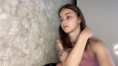 Snapshot of bralkissy chatting on June 25, 7:02 am Kate online show from June 25, 7:02 am