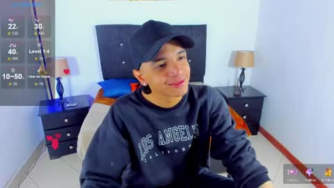 Snapshot of brand_hades chatting on December 12, 1:49 pm B R A N D online show from December 12, 1:49 pm