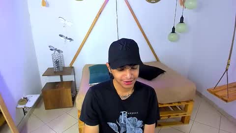 Snapshot of brand_hades chatting on October 29, 1:57 pm B R A N D online show from October 29, 1:57 pm