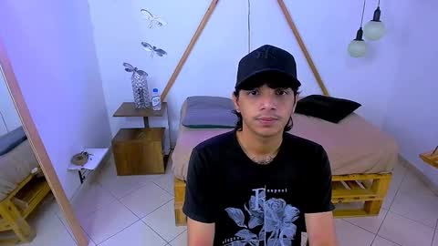 Snapshot of brand_hades chatting on October 31, 8:10 pm B R A N D online show from October 31, 8:10 pm