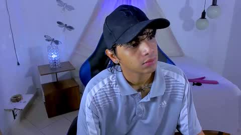 Snapshot of brand_hades chatting on November 6, 2:18 pm B R A N D online show from November 6, 2:18 pm