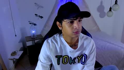 Snapshot of brand_hades chatting on November 7, 1:33 pm B R A N D online show from November 7, 1:33 pm