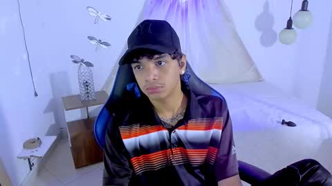 Snapshot of brand_hades chatting on November 8, 3:23 pm B R A N D online show from November 8, 3:23 pm