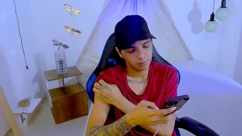 Snapshot of brand_hades chatting on November 12, 2:39 pm B R A N D online show from November 12, 2:39 pm