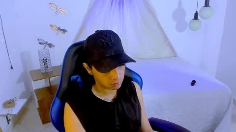 Snapshot of brand_hades chatting on November 13, 2:49 pm B R A N D online show from November 13, 2:49 pm