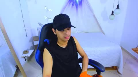 Snapshot of brand_hades chatting on November 15, 5:38 am B R A N D online show from November 15, 5:38 am