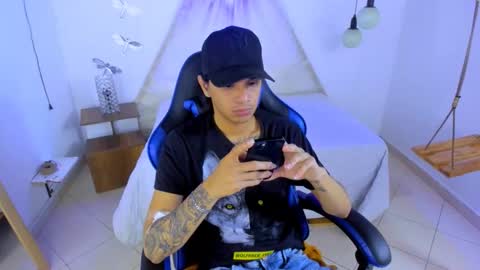 Snapshot of brand_hades chatting on December 4, 1:15 am B R A N D online show from December 4, 1:15 am