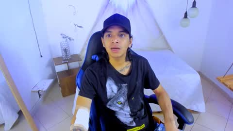 Snapshot of brand_hades chatting on December 4, 10:51 pm B R A N D online show from December 4, 10:51 pm