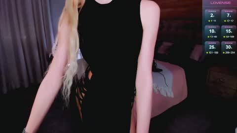 Snapshot of brandice_sparkl chatting on April 18, 8:40 am Emilia online show from April 18, 8:40 am