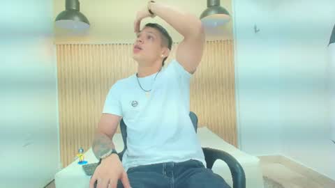 Snapshot of brandon_mercuri chatting on June 11, 12:58 pm BRANDON online show from June 11, 12:58 pm