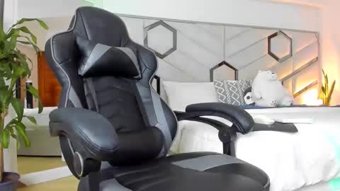 Brandon and Nath online show from December 10, 12:06 am