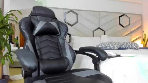 Brandon and Nath online show from December 10, 10:16 pm