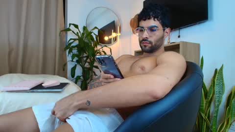 Brandon and Nath online show from March 3, 12:04 am