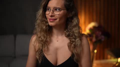 Snapshot of brandywhite chatting on December 11, 5:21 am Alex online show from December 11, 5:21 am