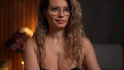 Snapshot of brandywhite chatting on December 15, 4:51 am Alex online show from December 15, 4:51 am