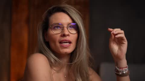 Snapshot of brandywhite chatting on December 17, 5:07 am Alex online show from December 17, 5:07 am