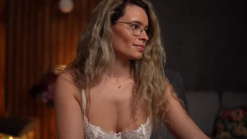 Snapshot of brandywhite chatting on December 22, 8:05 am Alex online show from December 22, 8:05 am