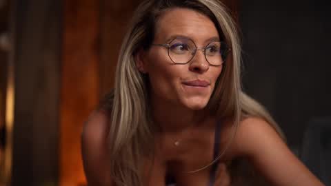 Snapshot of brandywhite chatting on January 19, 7:46 am Alex online show from January 19, 7:46 am