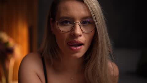 Snapshot of brandywhite chatting on February 5, 4:48 am Alex online show from February 5, 4:48 am