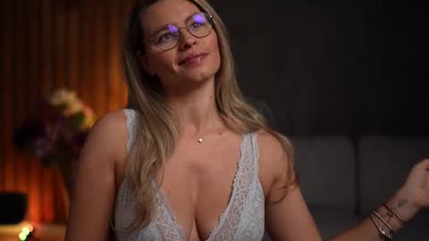 Snapshot of brandywhite chatting on February 9, 4:36 am Alex online show from February 9, 4:36 am