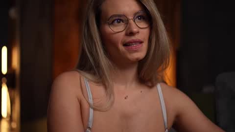 Snapshot of brandywhite chatting on February 15, 4:58 am Alex online show from February 15, 4:58 am