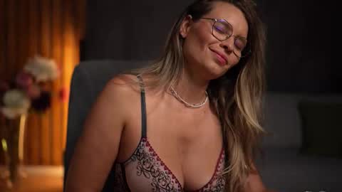 Snapshot of brandywhite chatting on October 3, 4:20 am Alex online show from October 3, 4:20 am