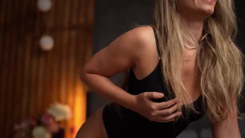 Snapshot of brandywhite chatting on October 8, 3:59 am Alex online show from October 8, 3:59 am