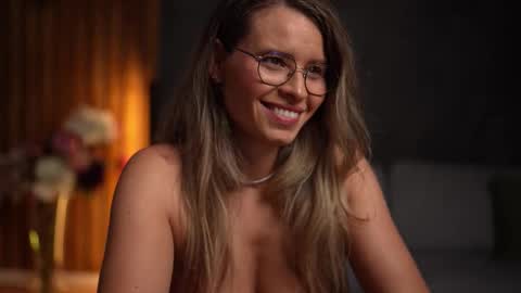 Snapshot of brandywhite chatting on October 12, 4:11 am Alex online show from October 12, 4:11 am