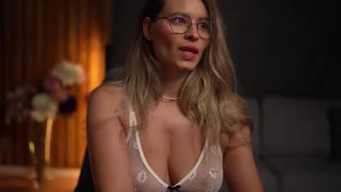 Snapshot of brandywhite chatting on October 13, 4:12 am Alex online show from October 13, 4:12 am