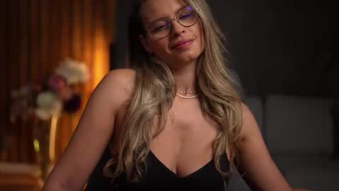 Snapshot of brandywhite chatting on October 14, 4:13 am Alex online show from October 14, 4:13 am