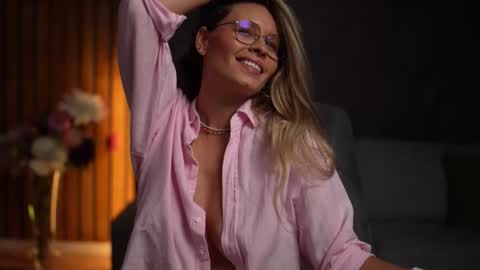 Snapshot of brandywhite chatting on October 19, 4:02 am Alex online show from October 19, 4:02 am