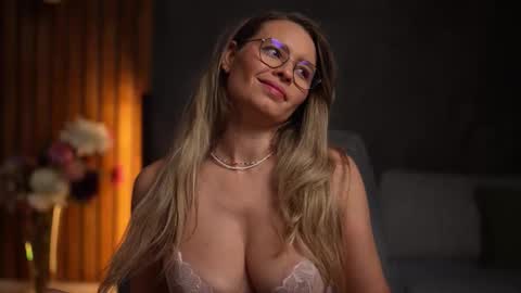 Snapshot of brandywhite chatting on October 26, 5:24 am Alex online show from October 26, 5:24 am