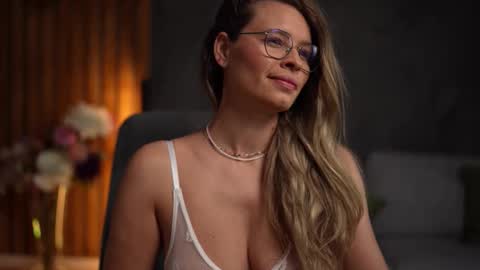 Snapshot of brandywhite chatting on October 30, 5:31 am Alex online show from October 30, 5:31 am