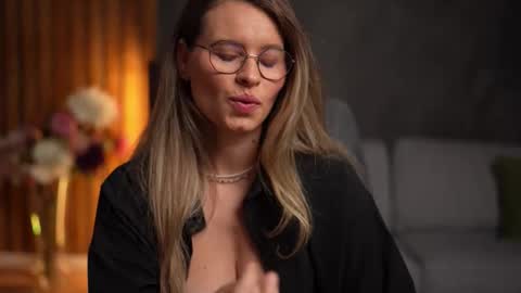 Snapshot of brandywhite chatting on November 13, 5:17 am Alex online show from November 13, 5:17 am