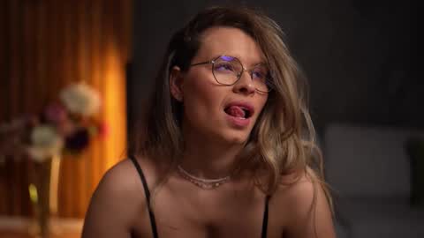 Snapshot of brandywhite chatting on November 30, 5:55 am Alex online show from November 30, 5:55 am