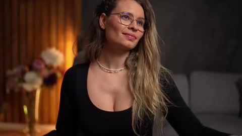 Snapshot of brandywhite chatting on December 4, 6:01 am Alex online show from December 4, 6:01 am