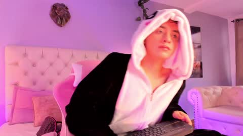   online show from December 23, 1:13 pm