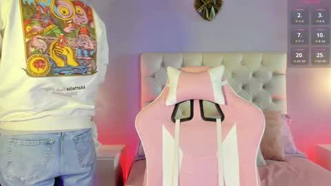   online show from February 3, 12:25 pm