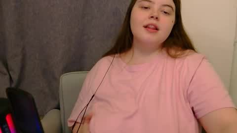 Snapshot of brattyprincess_emma chatting on October 28, 7:27 pm Emma online show from October 28, 7:27 pm