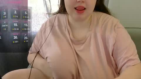 Snapshot of brattyprincess_emma chatting on June 4, 9:04 am Emma online show from June 4, 9:04 am