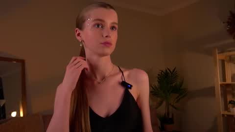 Snapshot of brave_journey chatting on March 7, 8:33 pm Eli online show from March 7, 8:33 pm