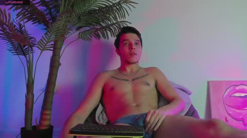 Johny Bravo online show from December 17, 8:10 pm