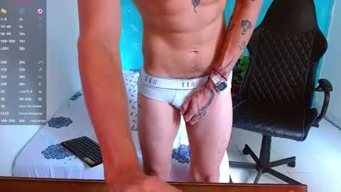 Snapshot of bray_hotboy chatting on December 1, 4:29 pm Bray Hotboy online show from December 1, 4:29 pm
