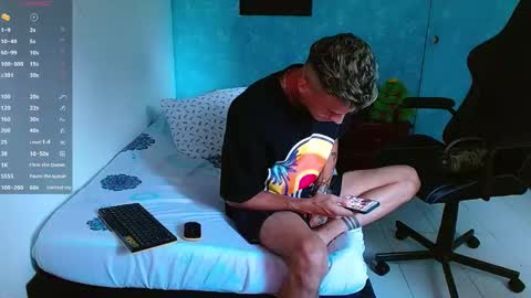 Snapshot of bray_hotboy chatting on December 6, 9:46 pm Bray Hotboy online show from December 6, 9:46 pm
