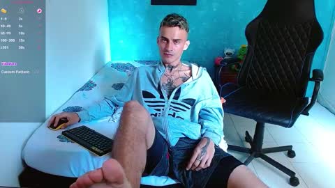 Snapshot of bray_hotboy chatting on December 7, 2:46 pm Bray Hotboy online show from December 7, 2:46 pm