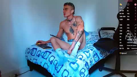 Snapshot of bray_hotboy chatting on October 18, 2:51 pm Bray Hotboy online show from October 18, 2:51 pm
