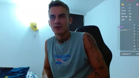 Snapshot of bray_hotboy chatting on October 25, 2:19 am Bray Hotboy online show from October 25, 2:19 am
