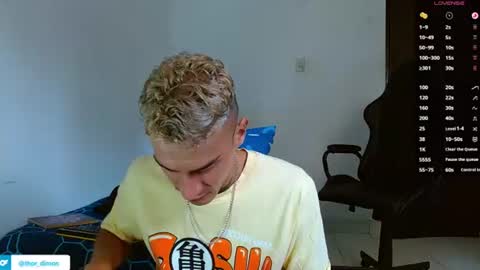 Snapshot of bray_hotboy chatting on June 12, 4:39 pm Bray Hotboy online show from June 12, 4:39 pm