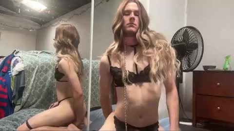 Snapshot of breakingkatie chatting on November 25, 5:13 pm BreakingKatie online show from November 25, 5:13 pm